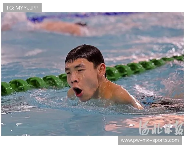 游泳队完善短距离转身冲刺能力